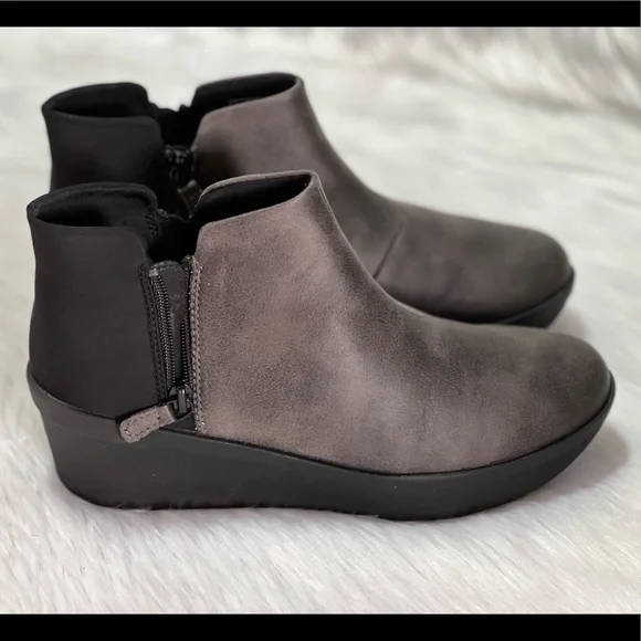 Clarks Cloudstepper Women's Step Rose Up Booties <wide fit> - Picture 2 of 11